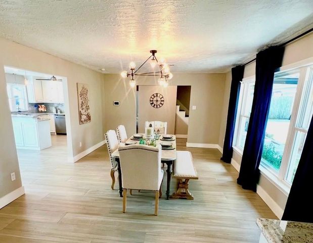 205 W Bayou Drive, Dickinson, TX 77539