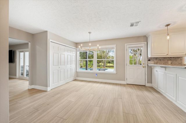 205 W Bayou Drive, Dickinson, TX 77539