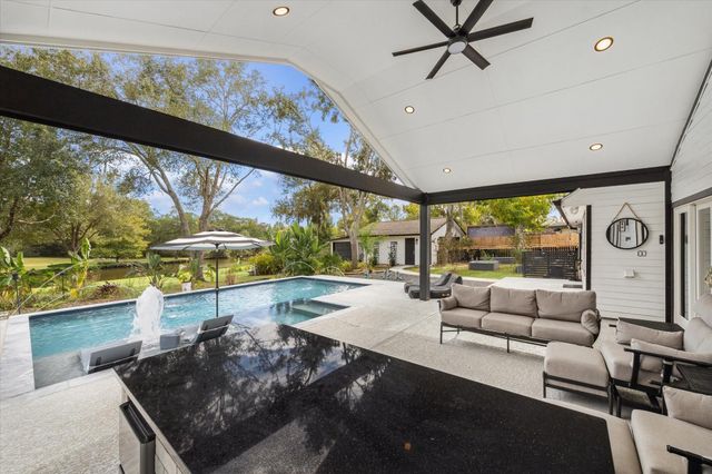 205 W Bayou Drive, Dickinson, TX 77539