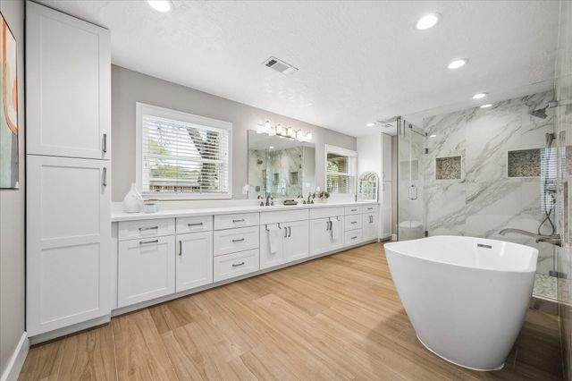 205 W Bayou Drive, Dickinson, TX 77539