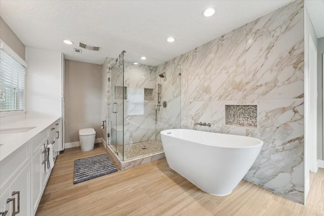 205 W Bayou Drive, Dickinson, TX 77539