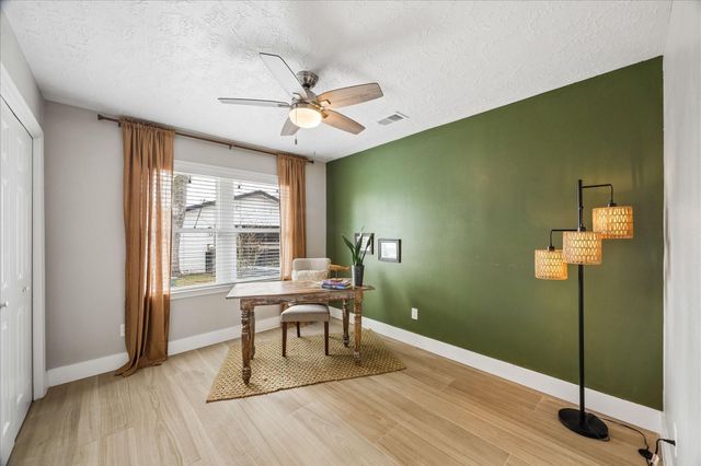 205 W Bayou Drive, Dickinson, TX 77539