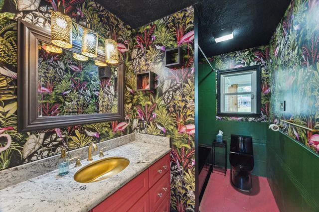 205 W Bayou Drive, Dickinson, TX 77539