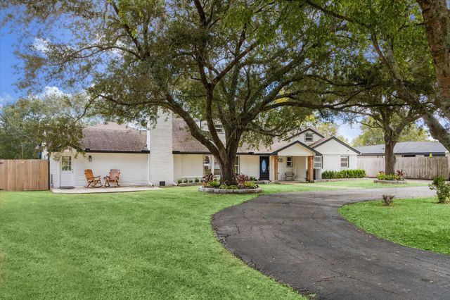 205 W Bayou Drive, Dickinson, TX 77539