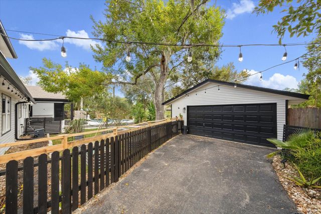 205 W Bayou Drive, Dickinson, TX 77539