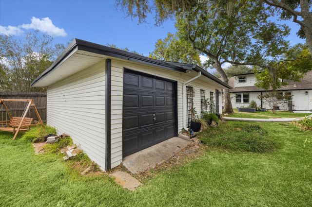 205 W Bayou Drive, Dickinson, TX 77539