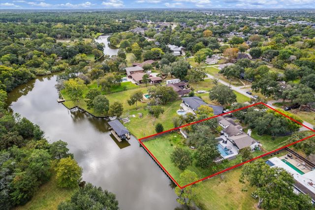 205 W Bayou Drive, Dickinson, TX 77539