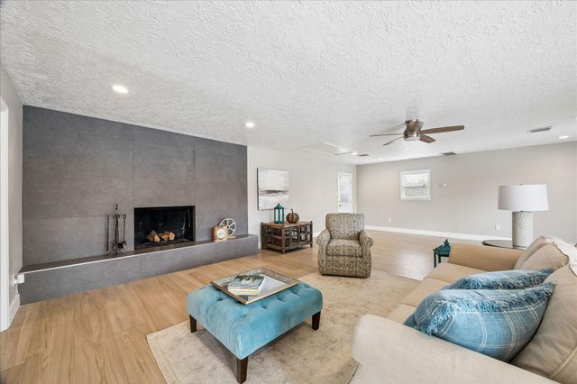 205 W Bayou Drive, Dickinson, TX 77539