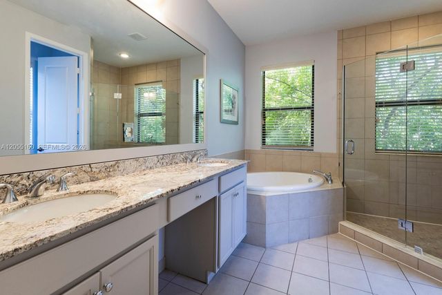 3565 W 97th St, Hialeah, FL 33018