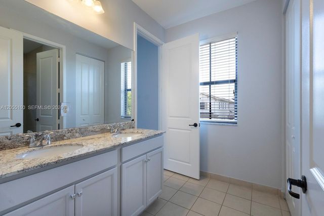 3565 W 97th St, Hialeah, FL 33018