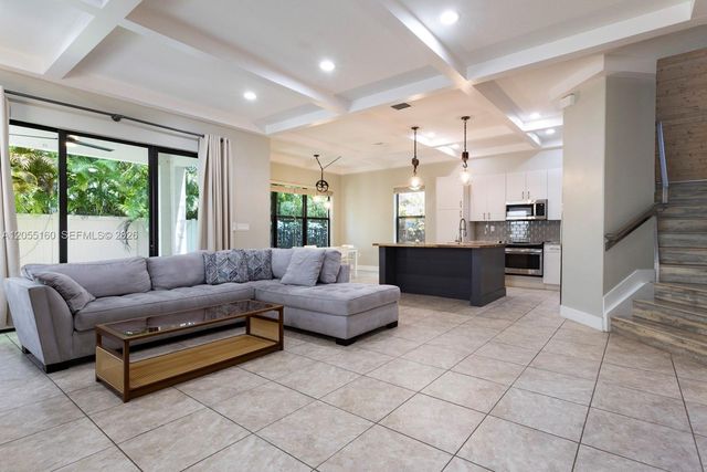 3565 W 97th St, Hialeah, FL 33018