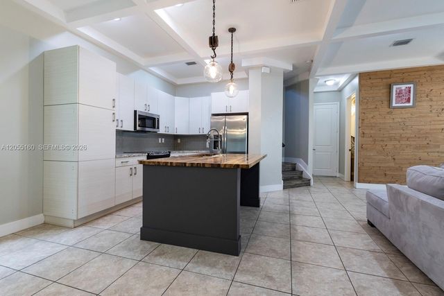 3565 W 97th St, Hialeah, FL 33018