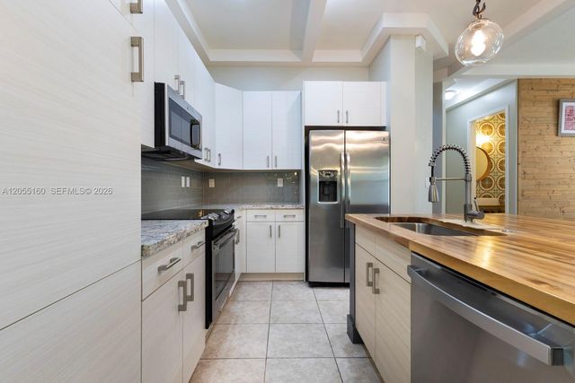 3565 W 97th St, Hialeah, FL 33018
