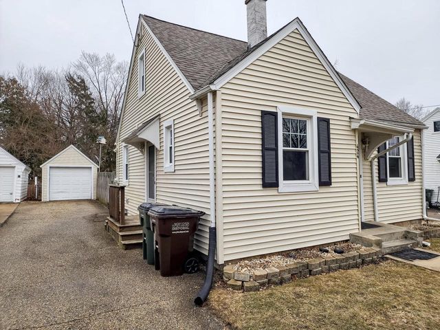 424 Robert STREET, Fort Atkinson, WI 53538