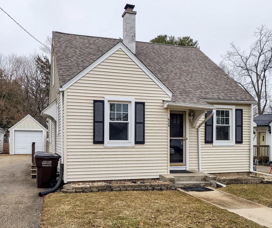 424 Robert STREET, Fort Atkinson, WI 53538