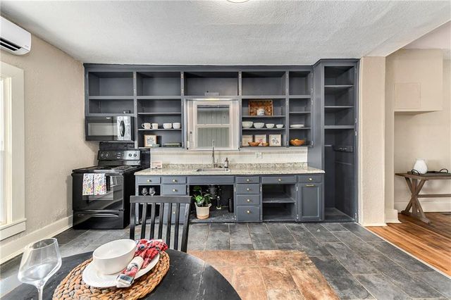 415 Elm Street, Leavenworth, KS 66048