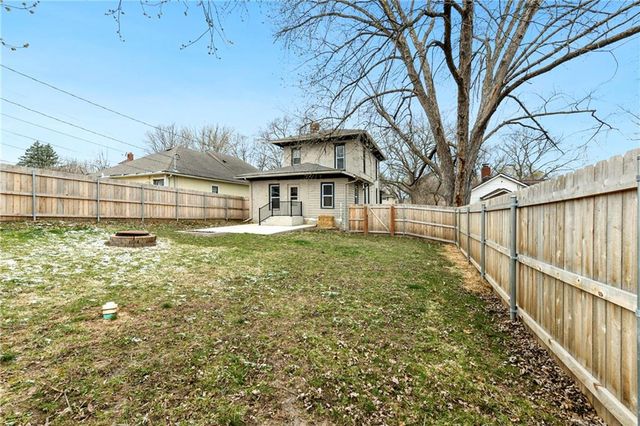 415 Elm Street, Leavenworth, KS 66048