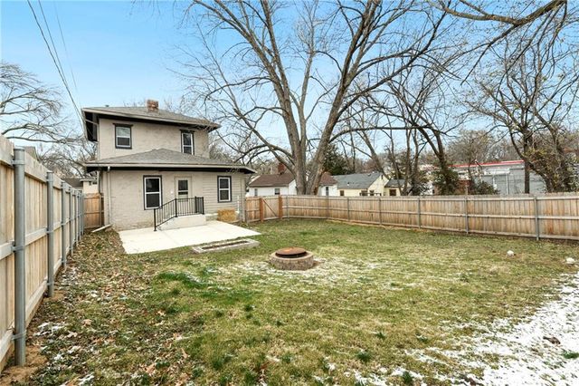 415 Elm Street, Leavenworth, KS 66048