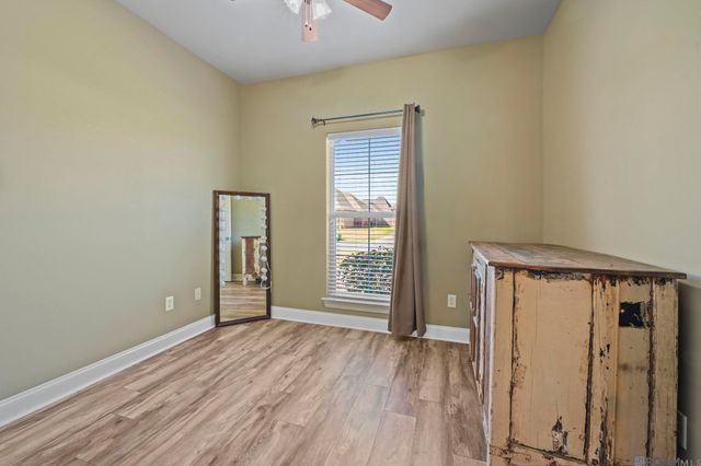 40445 Fox Run Dr, Gonzales, LA 70737