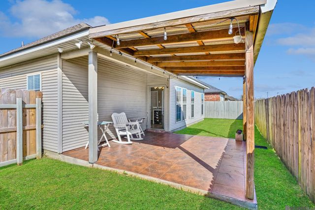 40445 Fox Run Dr, Gonzales, LA 70737