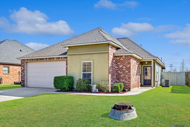 40445 Fox Run Dr, Gonzales, LA 70737