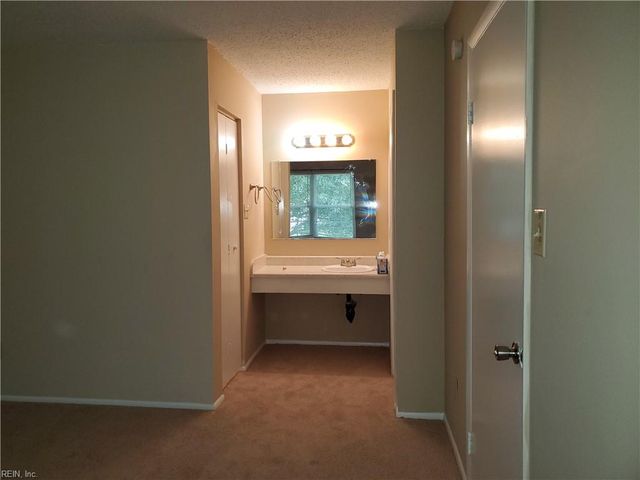 327 Thalia Station CT, Virginia Beach, VA 23452