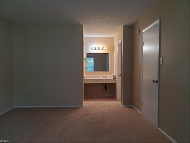 327 Thalia Station CT, Virginia Beach, VA 23452