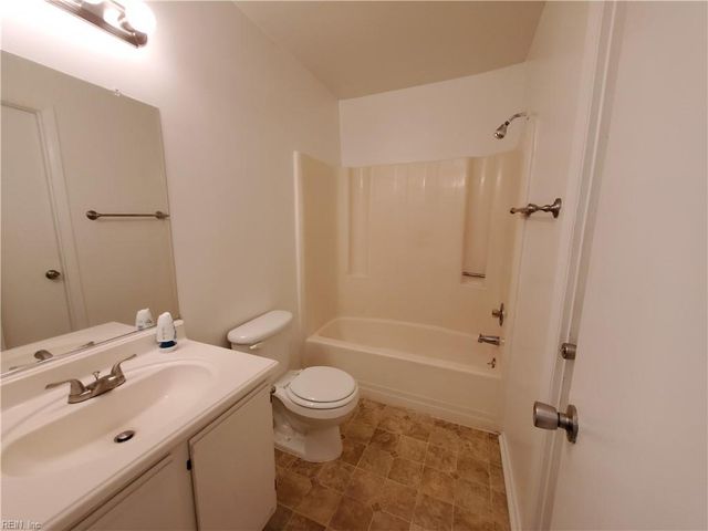 327 Thalia Station CT, Virginia Beach, VA 23452