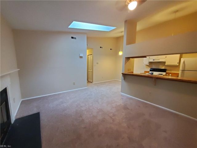 327 Thalia Station CT, Virginia Beach, VA 23452