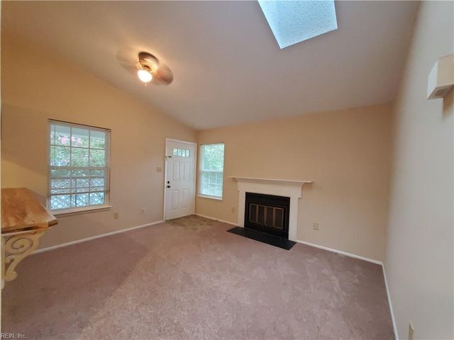 327 Thalia Station CT, Virginia Beach, VA 23452