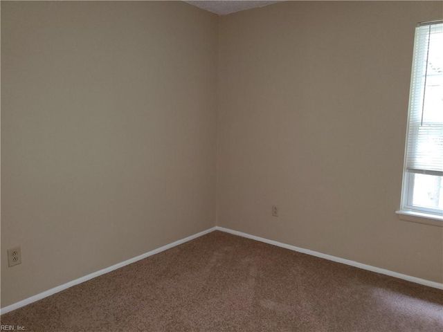 327 Thalia Station CT, Virginia Beach, VA 23452