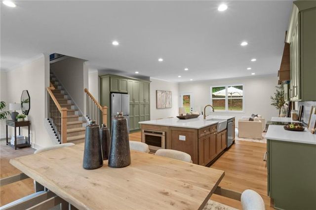 300 Nottingham Drive, Woodstock, GA 30188