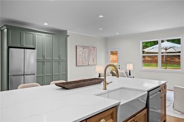 300 Nottingham Drive, Woodstock, GA 30188