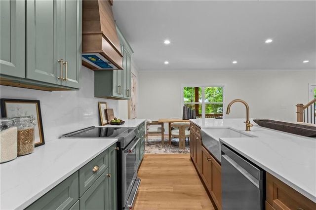 300 Nottingham Drive, Woodstock, GA 30188