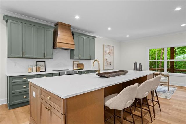 300 Nottingham Drive, Woodstock, GA 30188