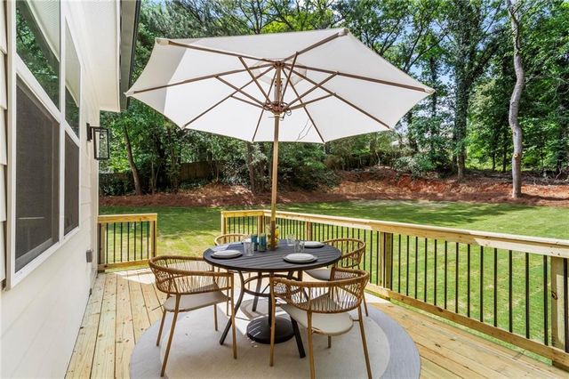 300 Nottingham Drive, Woodstock, GA 30188