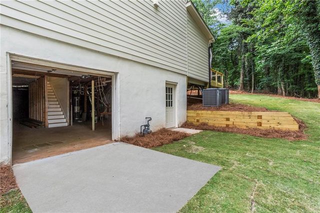 300 Nottingham Drive, Woodstock, GA 30188