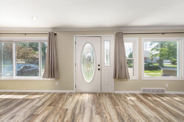 21525 Brys Drive, St Clair Shores, MI 48080