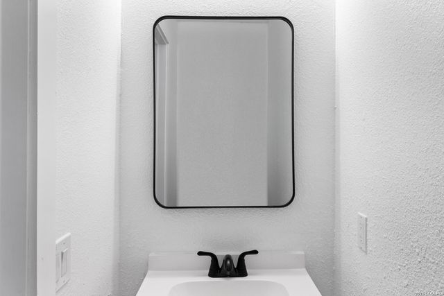 15610 Knollhollow, San Antonio, TX 78247