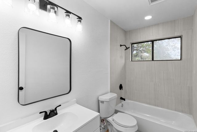 15610 Knollhollow, San Antonio, TX 78247