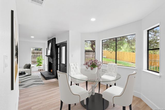 15610 Knollhollow, San Antonio, TX 78247