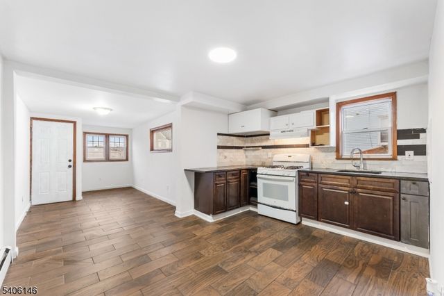 58 Van Buren St, Newark City, NJ 07105