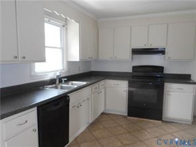 212 Greenwood Dr, Petersburg, VA 23805