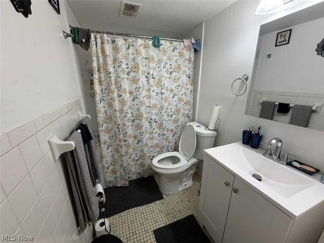 2440 Noble Road 204, Cleveland Heights, OH 44121