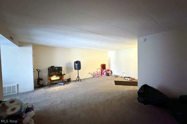 2440 Noble Road 204, Cleveland Heights, OH 44121