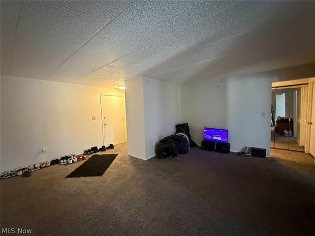 2440 Noble Road 204, Cleveland Heights, OH 44121