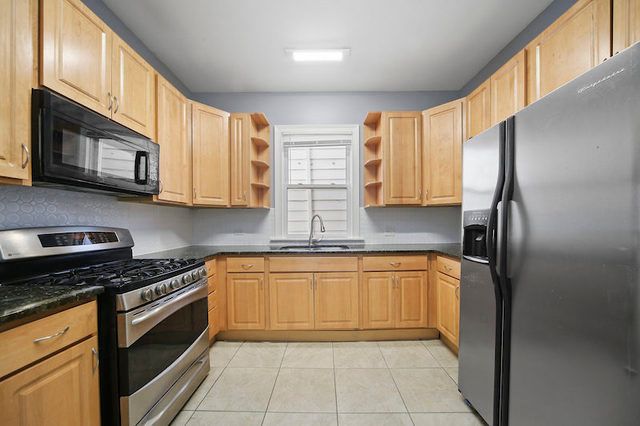 7931 S East End Avenue, Chicago, IL 60617