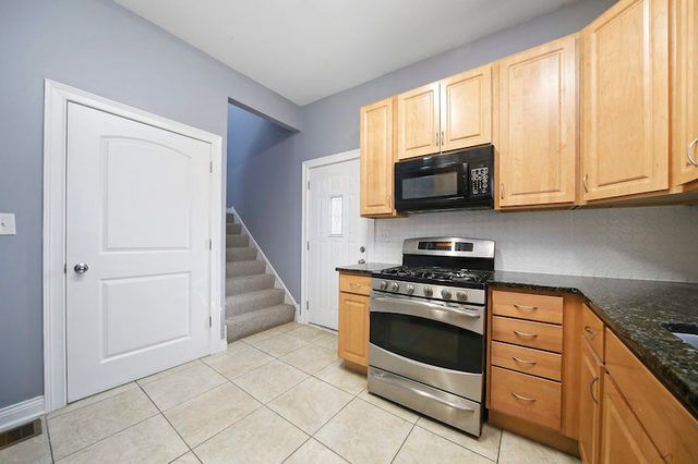 7931 S East End Avenue, Chicago, IL 60617