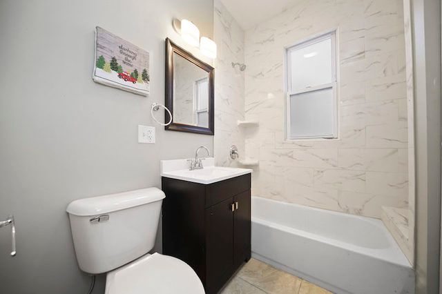 7931 S East End Avenue, Chicago, IL 60617