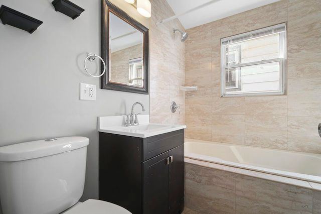 7931 S East End Avenue, Chicago, IL 60617